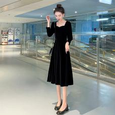 RM26657#赫本风长袖金丝绒连衣裙女秋装新款2023年法式收腰显瘦小个子裙子